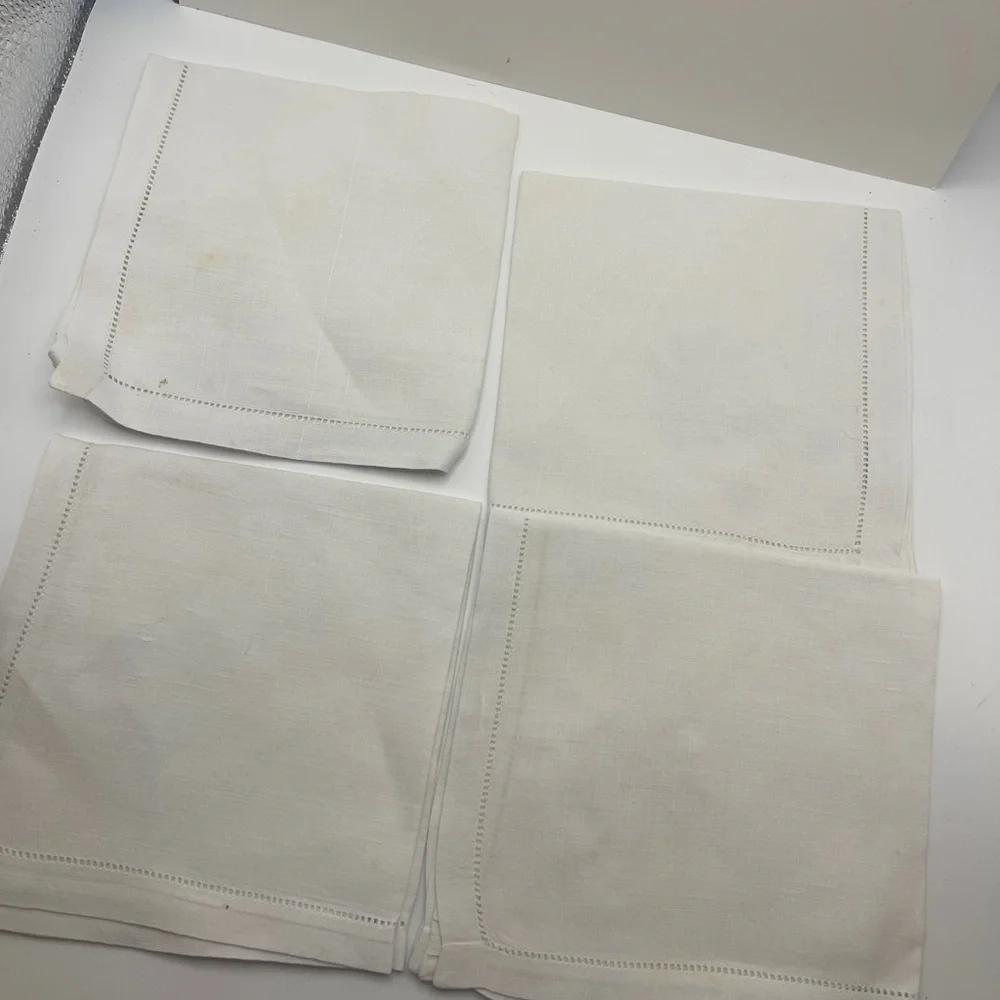 Vintage 50’s or 60’s Tropical Embroidered linen Napkins and 35” Table cloth
